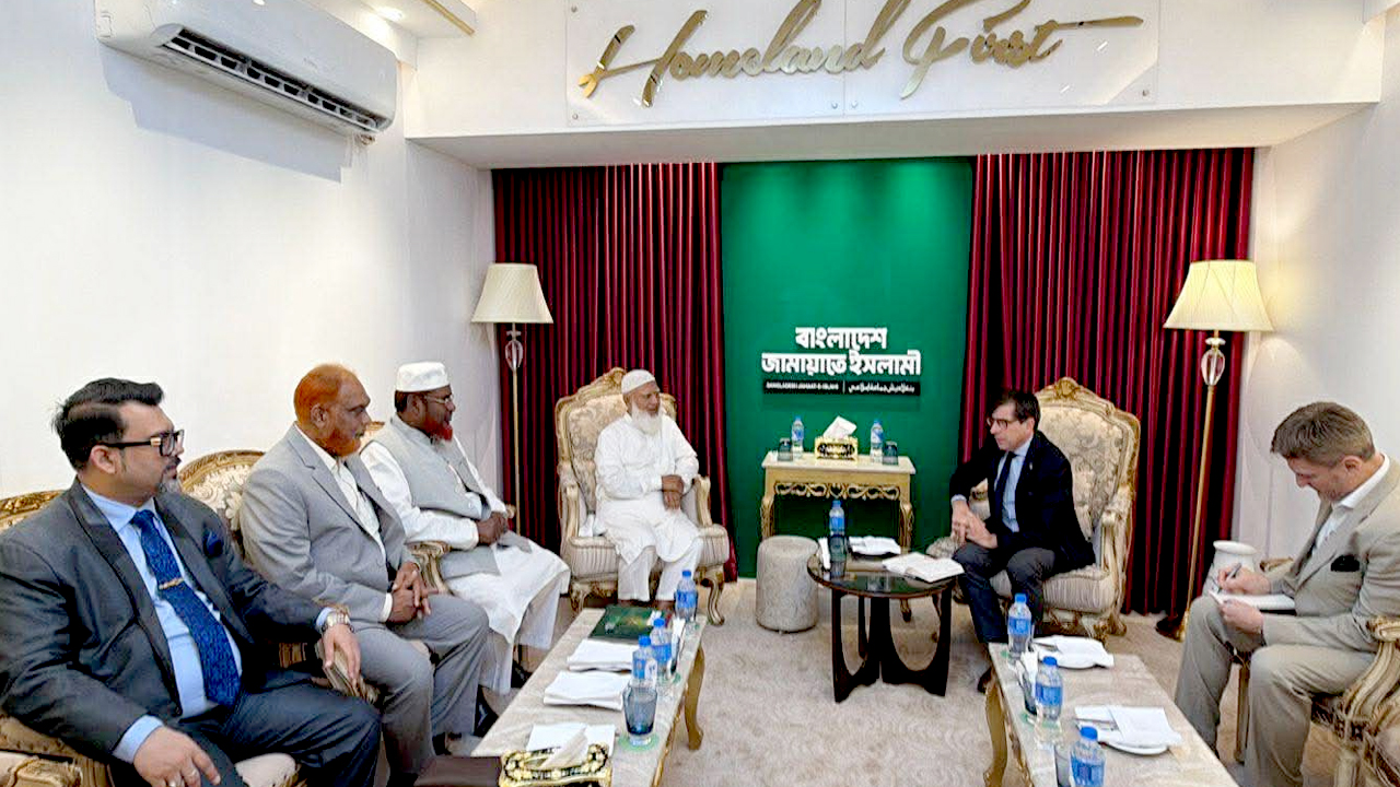 বাংলাদেশ ফুটবল দলকে প্রধান উপদেষ্টার অভিনন্দন